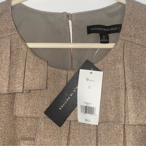 NWT Banana Republic Sleeveless Box Pleat Top Tan with Gold - Picture 3 of 8